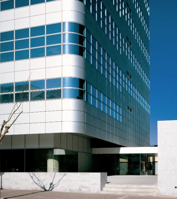 Fachada de Torre Millenium en Sabadell · sede de SoyLegal360